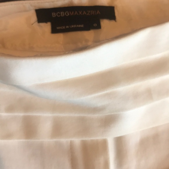 BCBGMaxAzria white flared pants with tuxedo band. - Picture 2 of 4